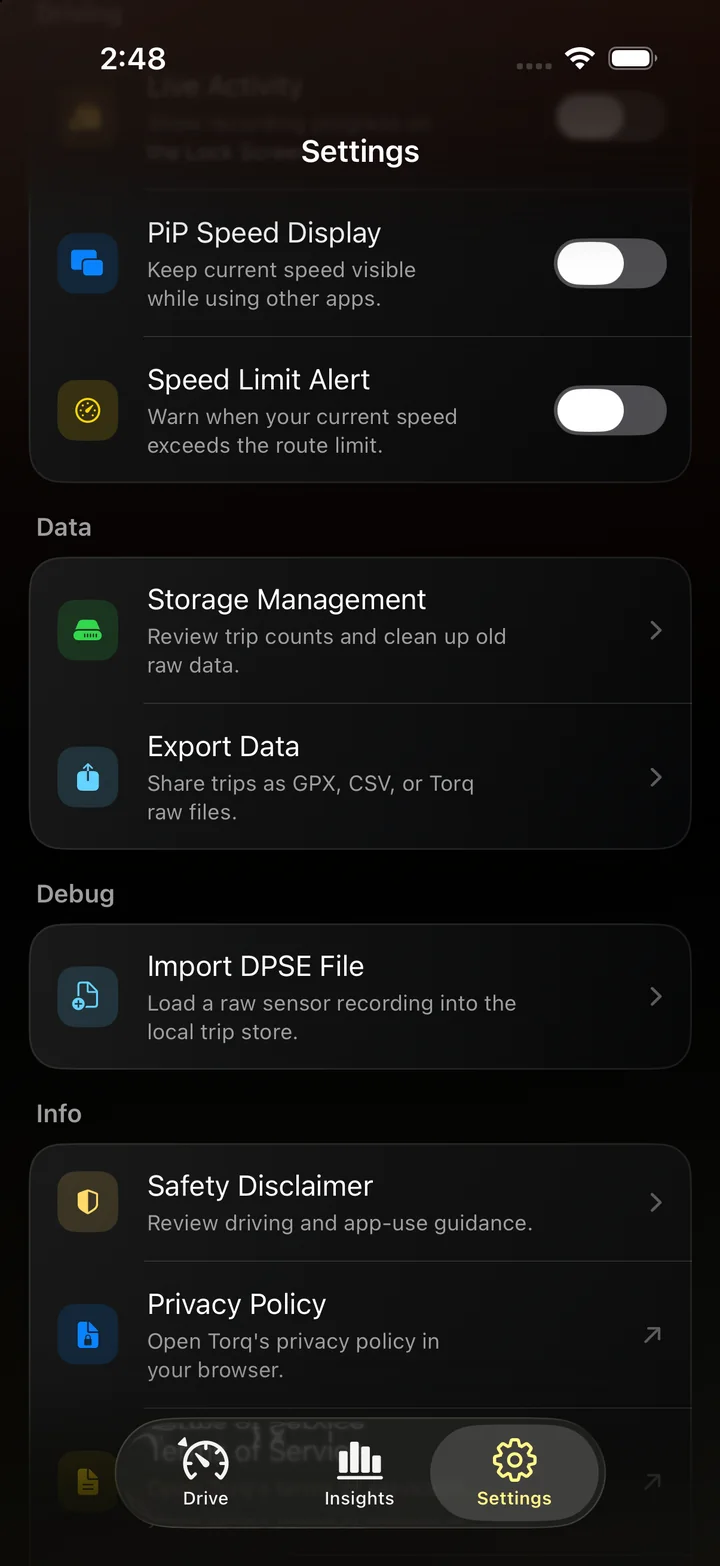 Torqs Einstellungen: Umschalter für PiP-Tempoanzeige und Geschwindigkeitswarnung, Speicherverwaltung, Datenexport als GPX, CSV oder Torq-Rohdateien, und Links zum Sicherheitshinweis und zur Datenschutzerklärung.